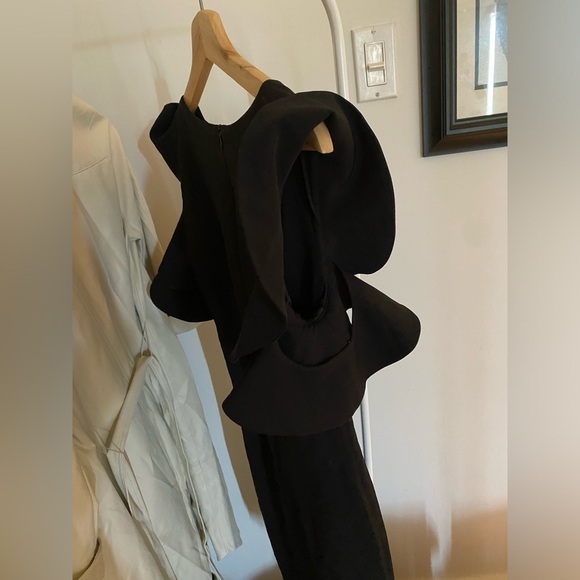 Black dress - Picture 3 of 11